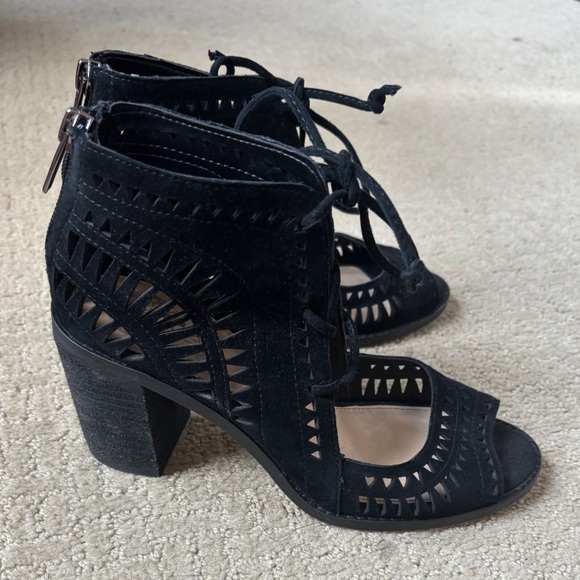 Vince Camuto Tarita Black Cutout Suede Block Peep Toe Lace Heels in Size 5. - Picture 2 of 16